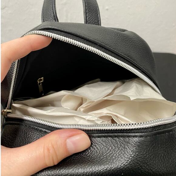 New Viz Media Naruto Shippuden Mini Backpack, Concept One Accessories - Picture 6 of 6